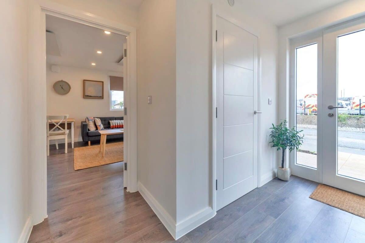 Contemporary 1 Bedroom Apartment In Ashford آشفورد المظهر الخارجي الصورة